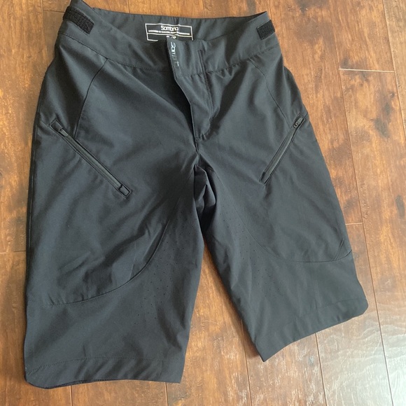Sombrio Summit Shorts - Women's in Black - Picture 5 of 10